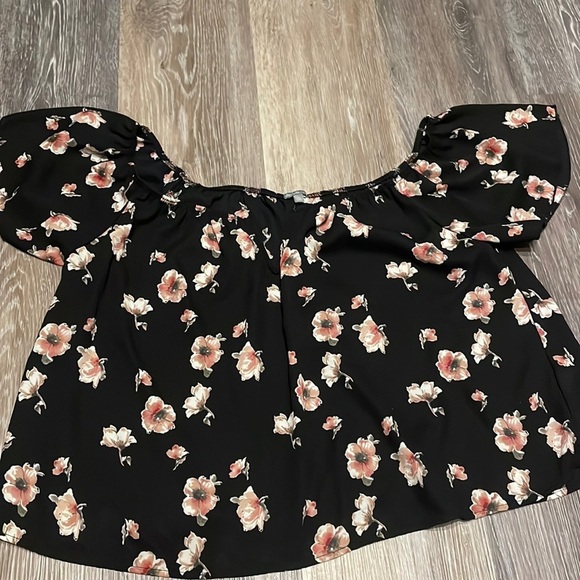 Charlotte Russe Tops - Charlotte Russe Women’s XL floral going out top